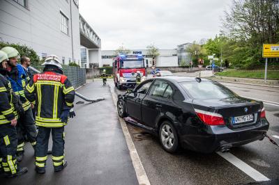 Waiblingen: Auf regennasser Strasse von Fahrbahn abgekommen und an der Strassenlaterne gelandet